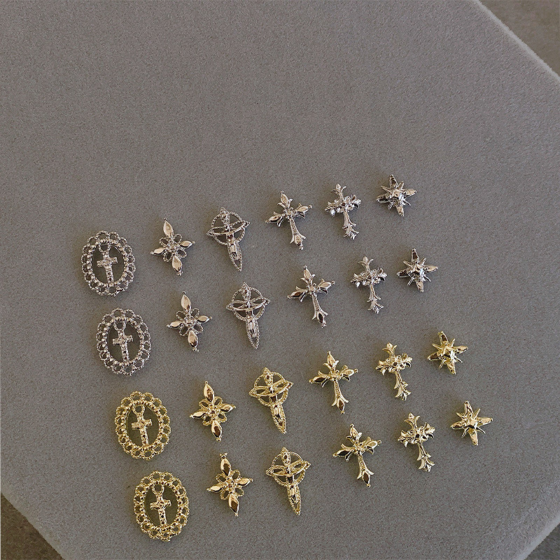 Nail Art Queen - 20 PCS Vintage Royal Cross Star
