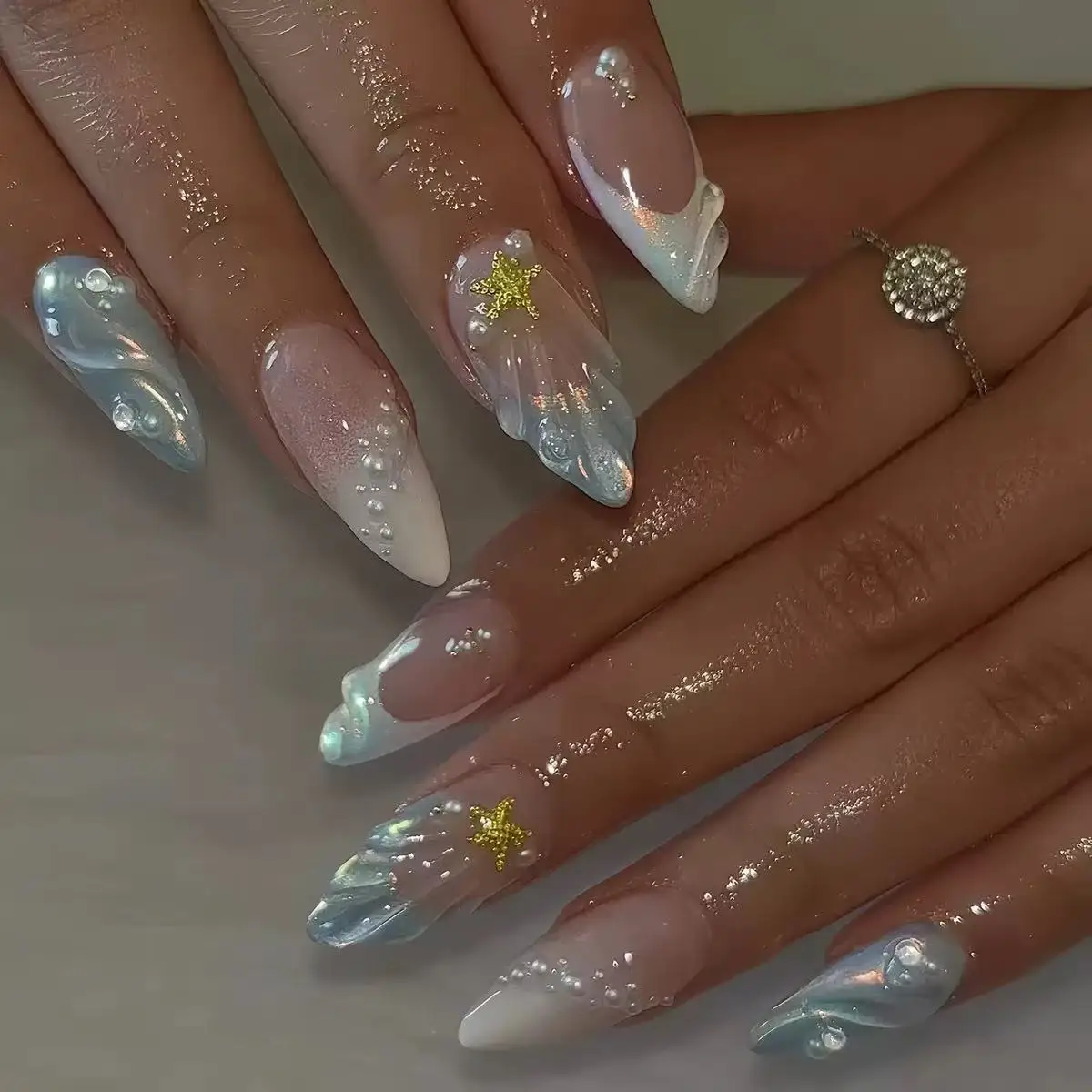 Nail Art French Nails - Short Oval 3D Pearl Shell French